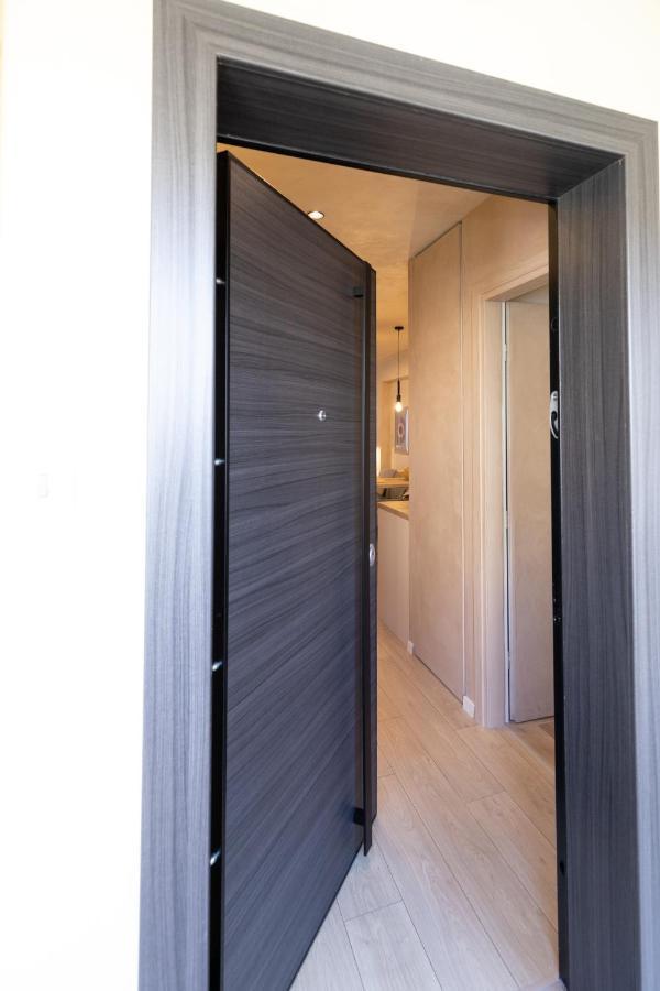 Apo-Zachari Elegant Apartment Lárisa Eksteriør bilde